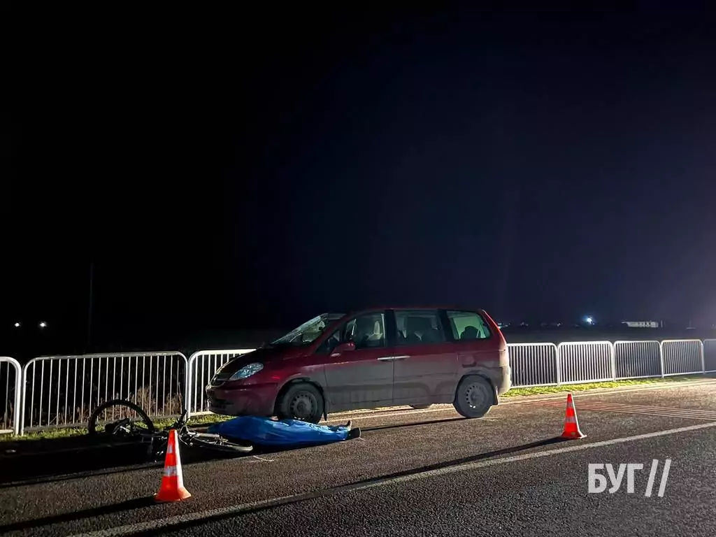 На виїзді з Володимира автомобіль на смерть збив велосипедиста 2