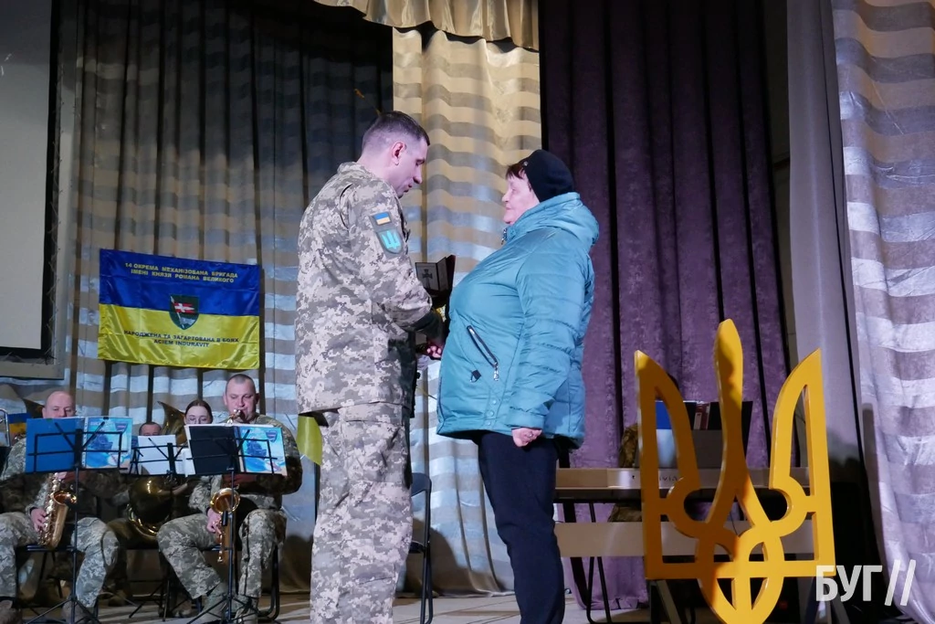 Навіки у строю: родинам полеглих Героїв 14 бригади з Володимирського району вручили посмертні відзнаки 38