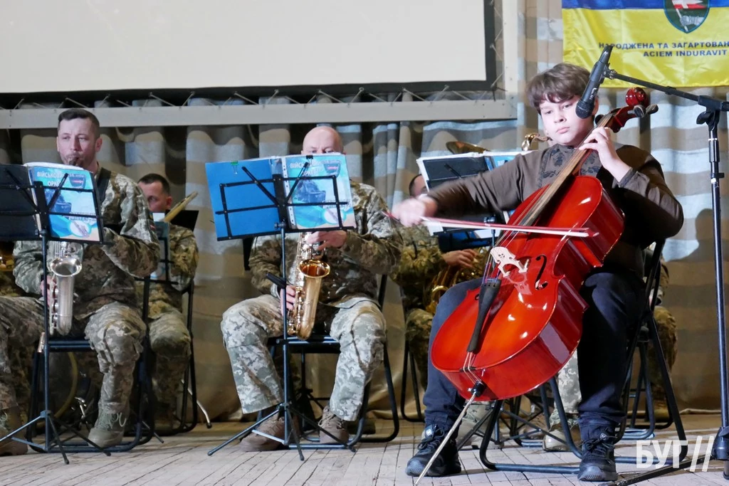 Навіки у строю: родинам полеглих Героїв 14 бригади з Володимирського району вручили посмертні відзнаки 41