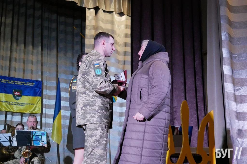 Навіки у строю: родинам полеглих Героїв 14 бригади з Володимирського району вручили посмертні відзнаки 45