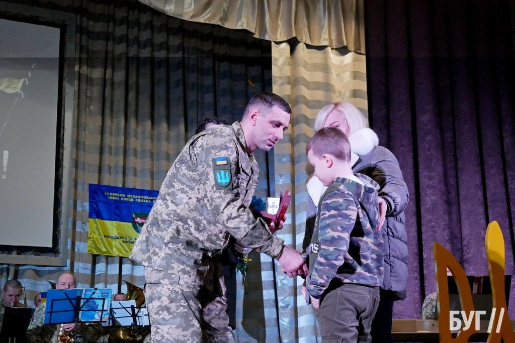 Навіки у строю: родинам полеглих Героїв 14 бригади з Володимирського району вручили посмертні відзнаки 49