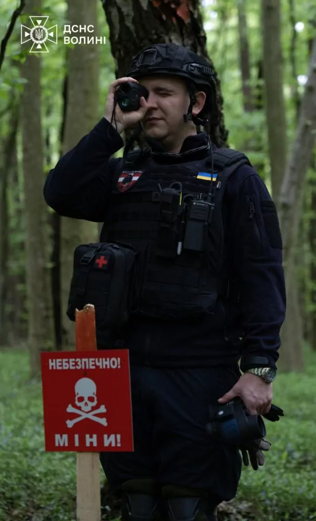 У Володимирському районі сапери розміновують територію лісу від вибухонебезпечних предметів 5