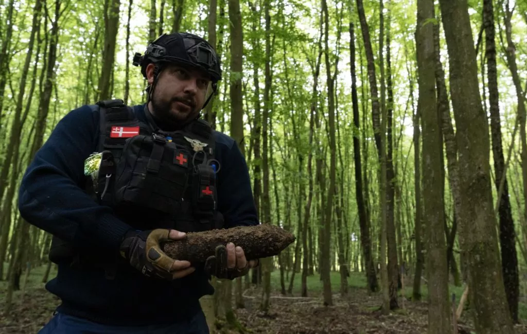 У Володимирському районі сапери розміновують територію лісу від вибухонебезпечних предметів 7