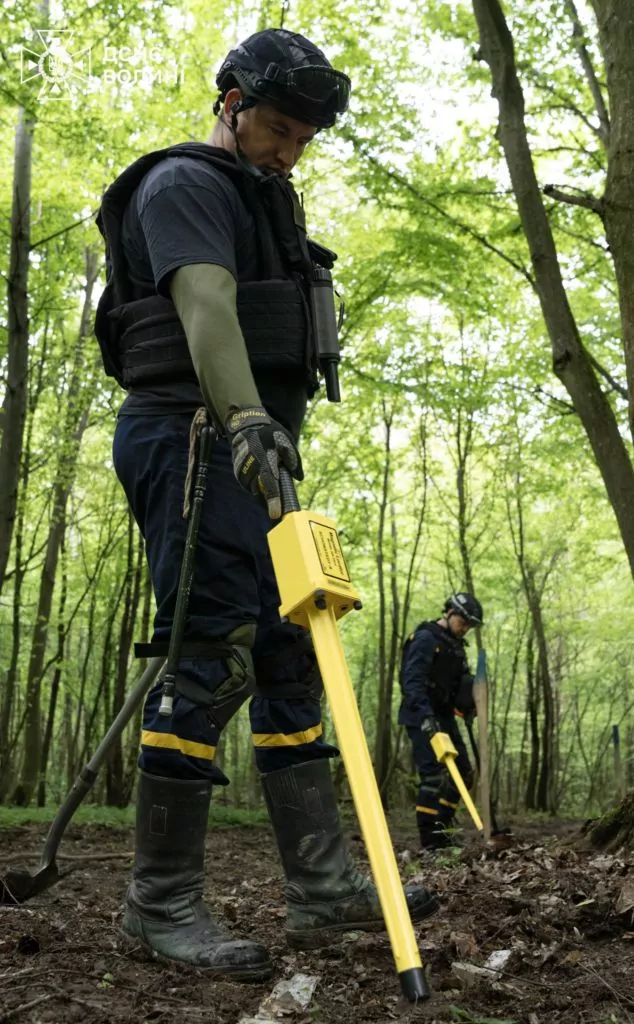 У Володимирському районі сапери розміновують територію лісу від вибухонебезпечних предметів 9