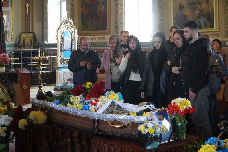 Мешканці Володимирської громади провели в останню дорогу загиблого Героя Олександра Денисюка 1