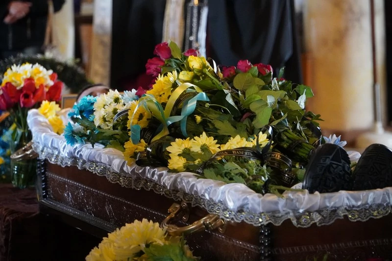 Мешканці Володимирської громади провели в останню дорогу загиблого Героя Олександра Денисюка 2