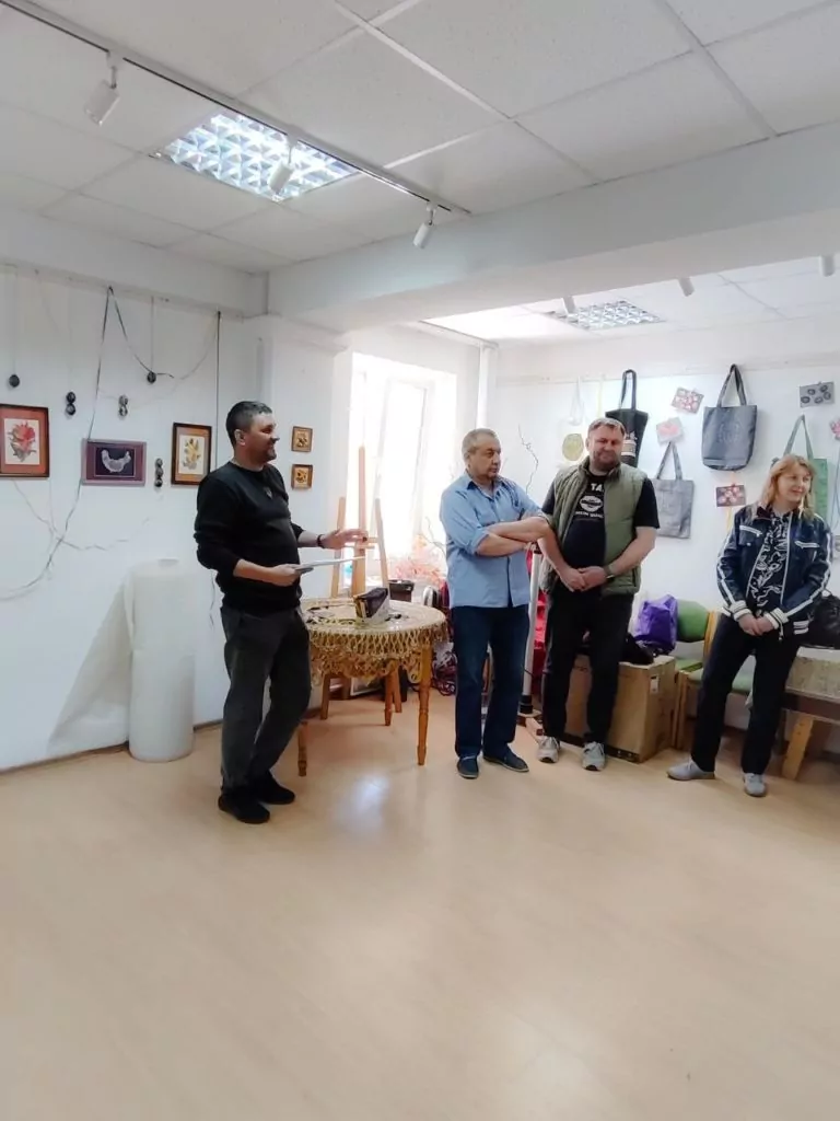 Володимирські художники розмалювали тубуси для благодійного аукціону 5