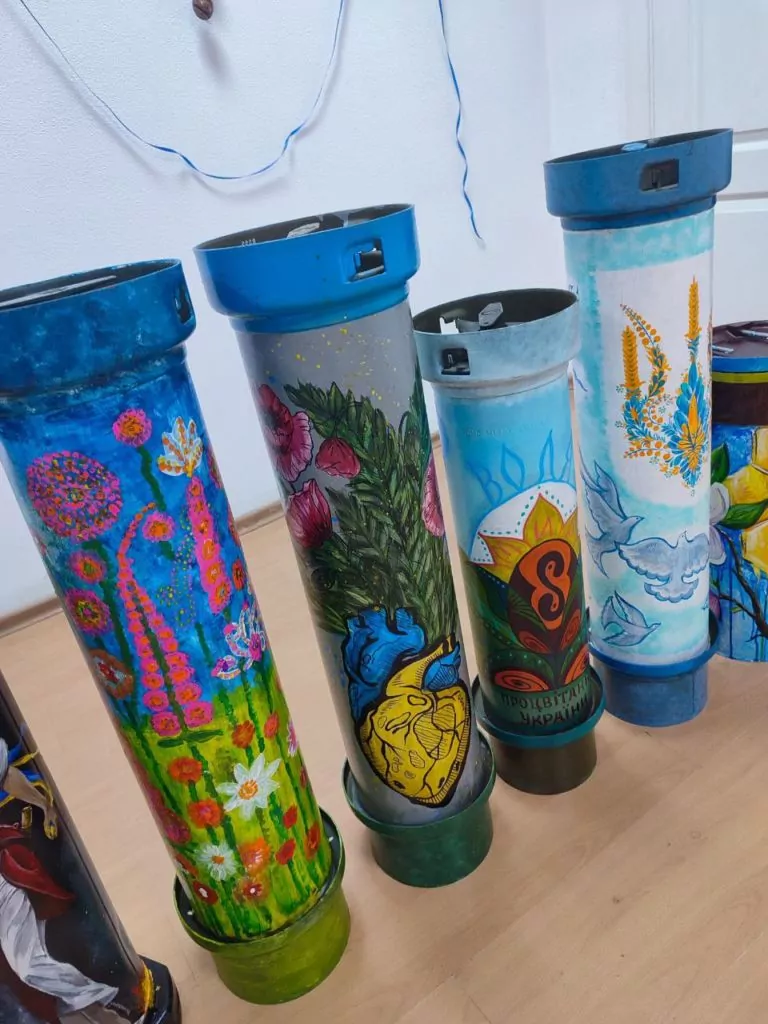 Володимирські художники розмалювали тубуси для благодійного аукціону 8