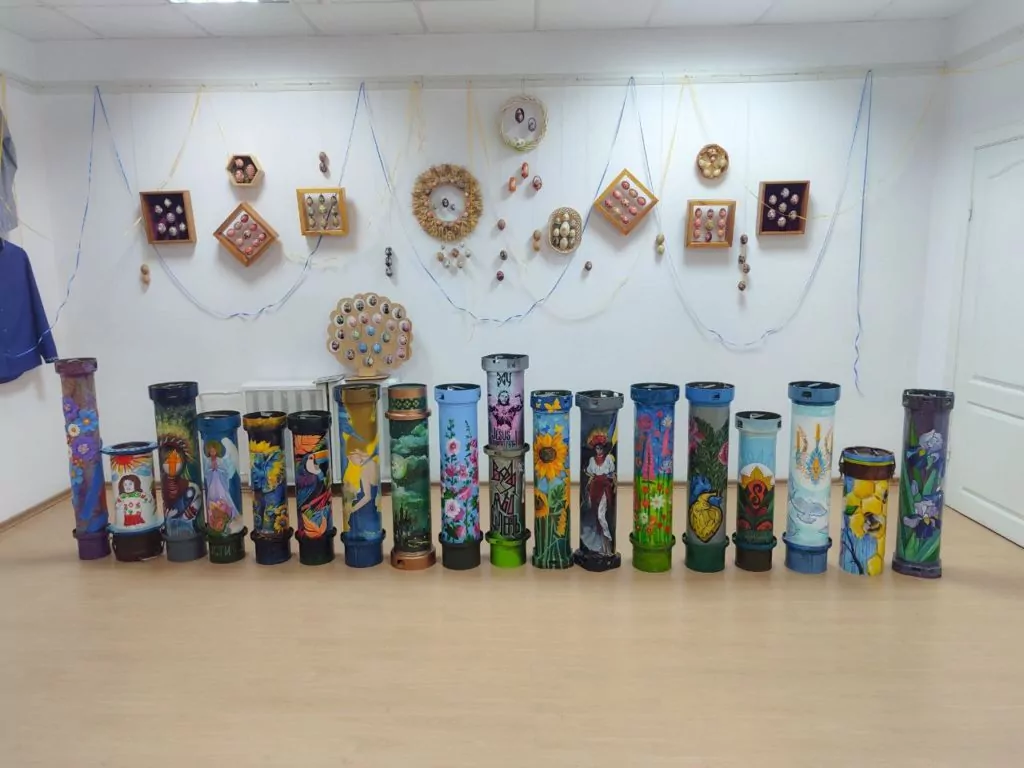 Володимирські художники розмалювали тубуси для благодійного аукціону 7