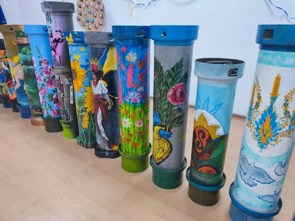 Володимирські художники розмалювали тубуси для благодійного аукціону 9