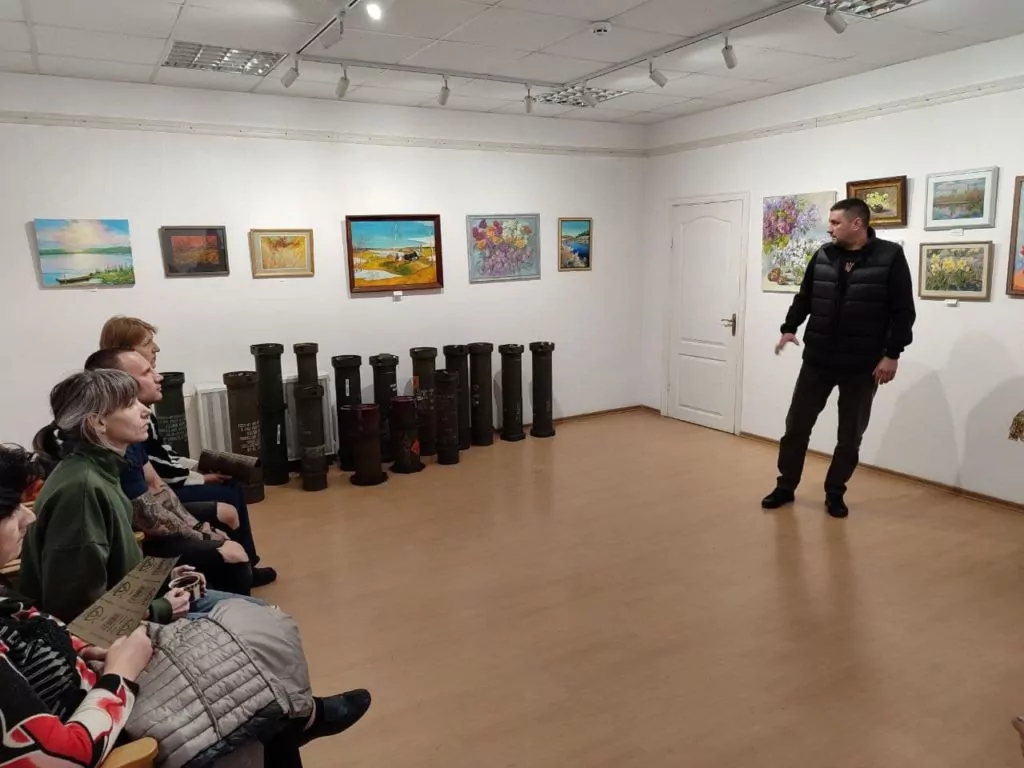 Володимирські художники розмалювали тубуси для благодійного аукціону 3