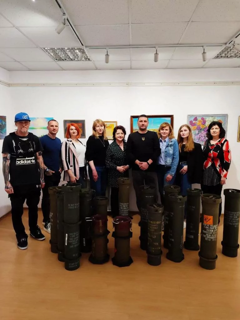 Володимирські художники розмалювали тубуси для благодійного аукціону 2