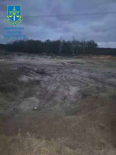 У Луцькому районі комунальники незаконно накопали піску на понад 1,2 млн грн 2