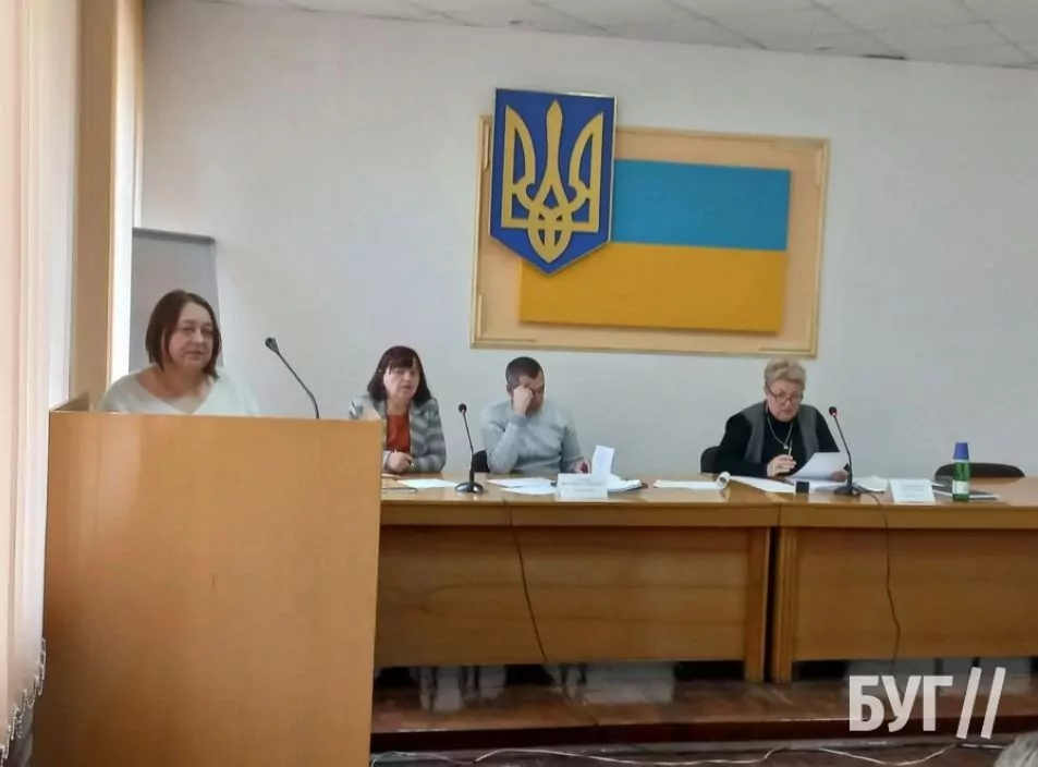 Попри фінансову «діру» в місцевому бюджеті, посадовці Іваничівської селищної ради отримують «за вірну службу» премії і надбавки 23