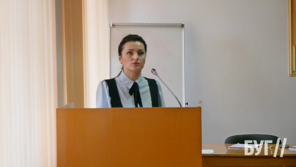 Попри фінансову «діру» в місцевому бюджеті, посадовці Іваничівської селищної ради отримують «за вірну службу» премії і надбавки 8