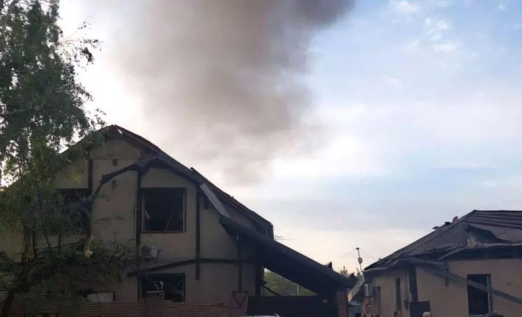 Росіяни атакували Дніпро ракетами: семеро поранених, серед них — діти 2