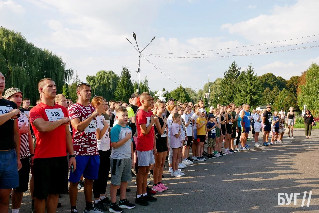 «Шаную воїнів, біжу за Героїв України»: у Володимирі пройшов патріотичний забіг 18