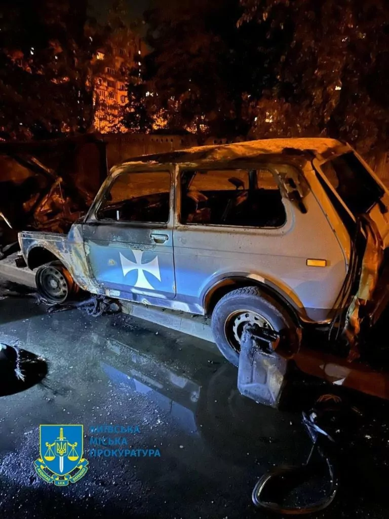 Від 10 до 15 років за ґратами: у Верховній раді хочуть посилити відповідальність за підпал військових автомобілів 5