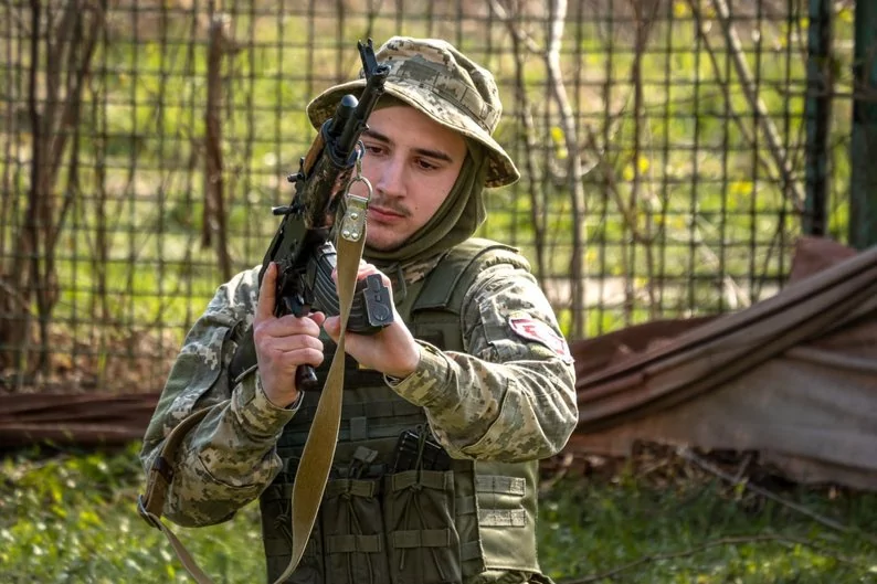 «Всі були в шоці, коли я пішов воювати»: 20-річний боєць 100 омбр про службу, навчання у виші та поранення 3