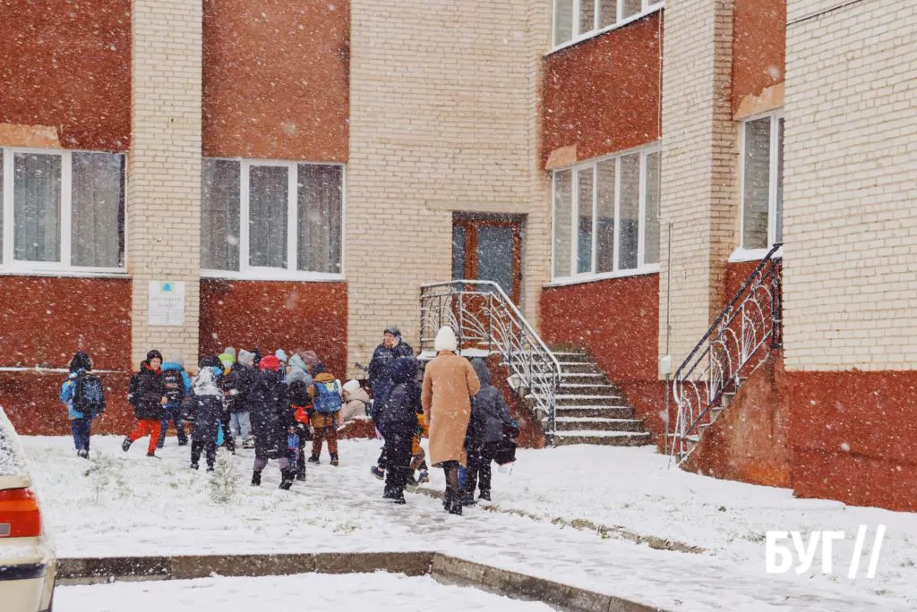 Місто буденне: у Володимирі випав сніг і тимчасово перетворив місто на «зимову казку» 8