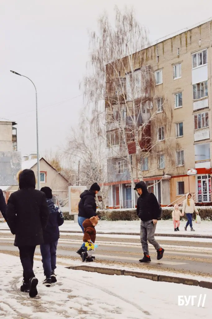 Місто буденне: у Володимирі випав сніг і тимчасово перетворив місто на «зимову казку» 4