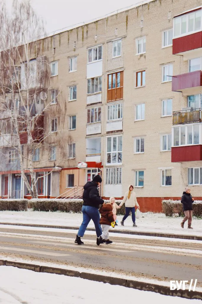 Місто буденне: у Володимирі випав сніг і тимчасово перетворив місто на «зимову казку» 11