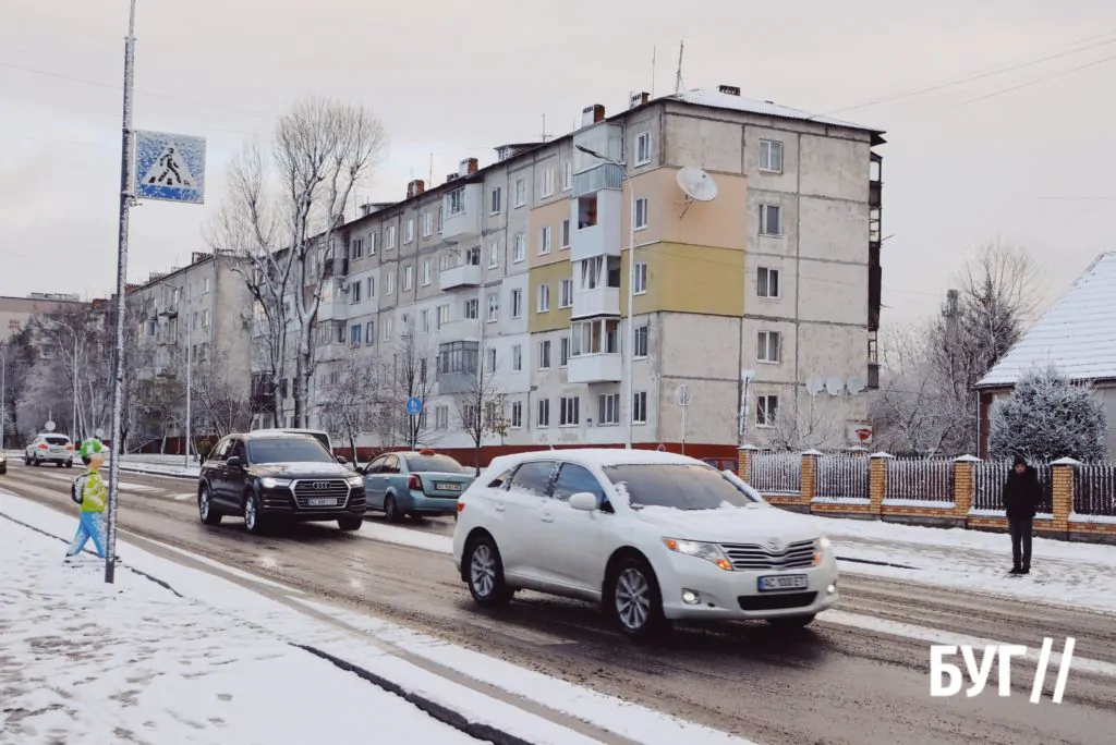 Місто буденне: у Володимирі випав сніг і тимчасово перетворив місто на «зимову казку» 13