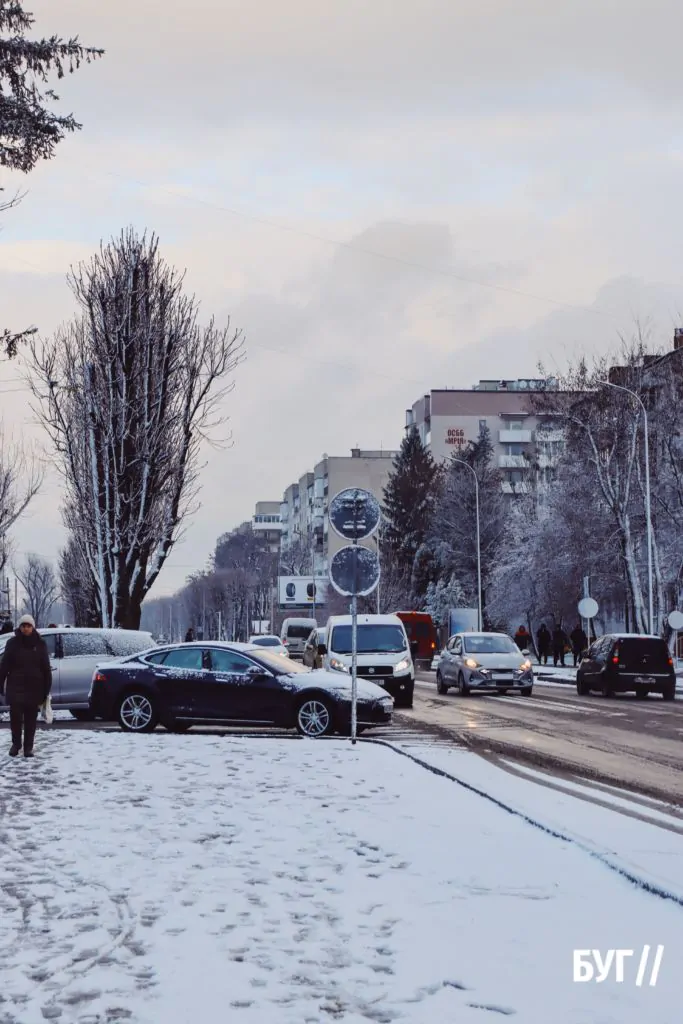 Місто буденне: у Володимирі випав сніг і тимчасово перетворив місто на «зимову казку» 24
