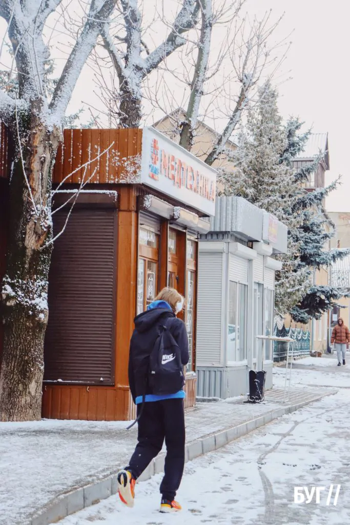 Місто буденне: у Володимирі випав сніг і тимчасово перетворив місто на «зимову казку» 16