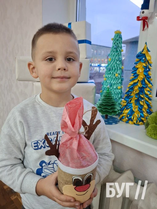 Оригінальні новорічні ялинки та подарункові коробки: в Іваничах два дні працювала майстерня Святого Миколая 22