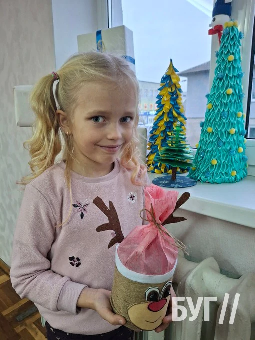 Оригінальні новорічні ялинки та подарункові коробки: в Іваничах два дні працювала майстерня Святого Миколая 23