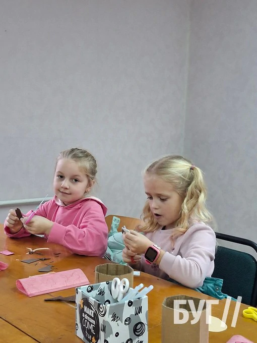 Оригінальні новорічні ялинки та подарункові коробки: в Іваничах два дні працювала майстерня Святого Миколая 10