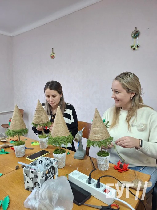 Оригінальні новорічні ялинки та подарункові коробки: в Іваничах два дні працювала майстерня Святого Миколая 4