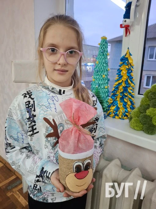 Оригінальні новорічні ялинки та подарункові коробки: в Іваничах два дні працювала майстерня Святого Миколая 30