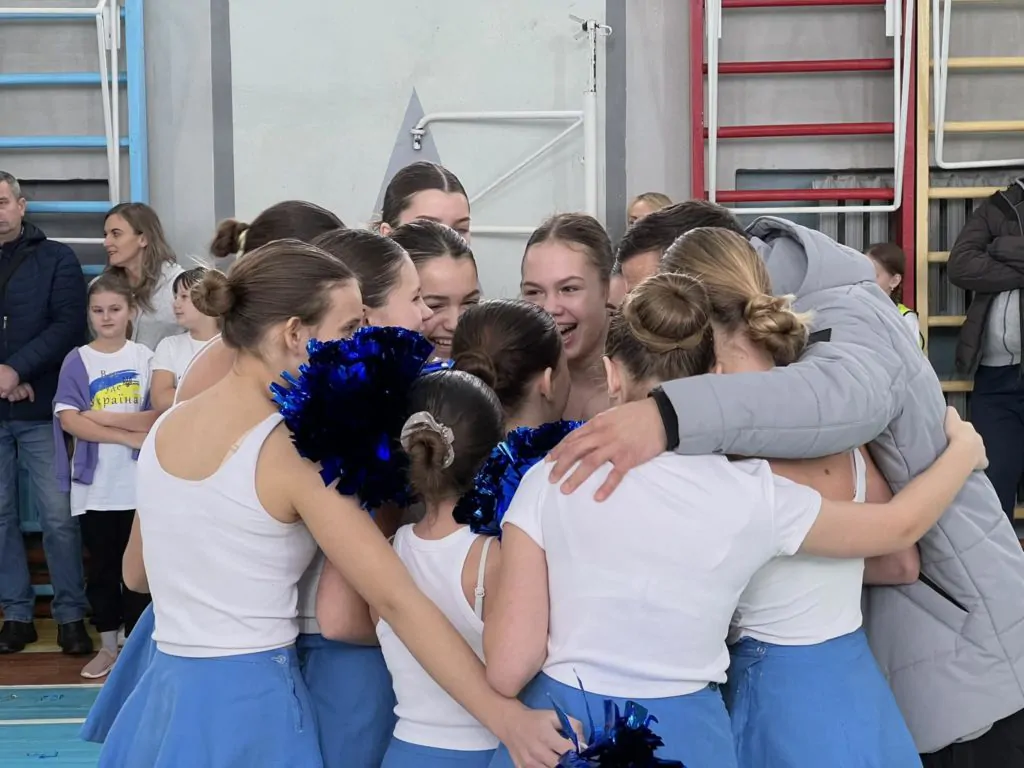 Черлідерки ліцею № 5 Нововолинська перемогли у міському етапі змагань «Пліч-о-пліч» 3
