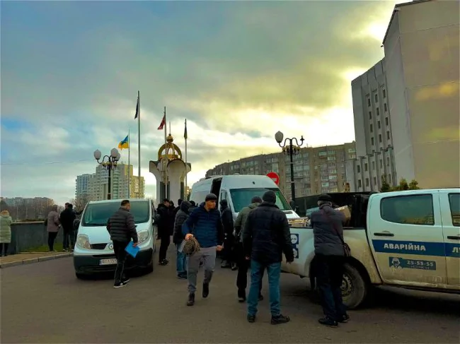 Волиняни допомагають відновлювати теплопостачання у Кривому Розі після ракетної атаки росії 6