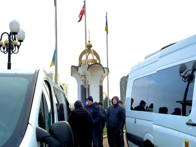 Волиняни допомагають відновлювати теплопостачання у Кривому Розі після ракетної атаки росії 4