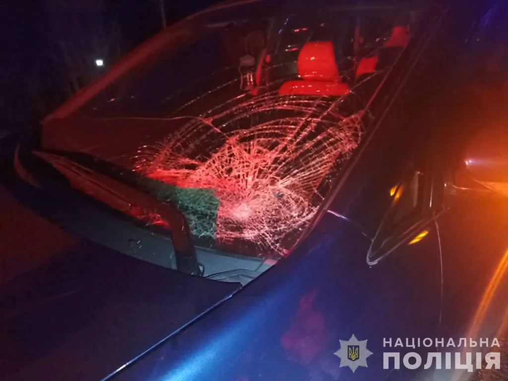 Поблизу села Верба автомобіль наїхав на пішохода, він у реанімації 2