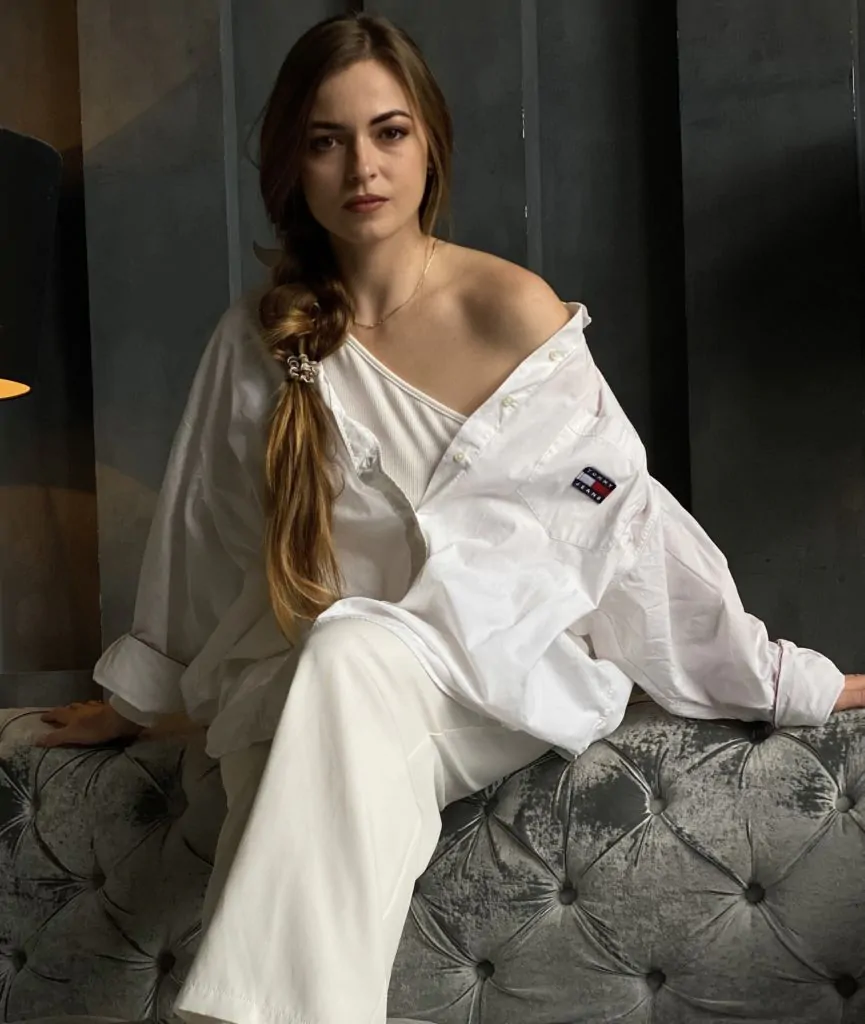 Красуня БУГу: художниця з Нововолинська Ольга Русинчук 4