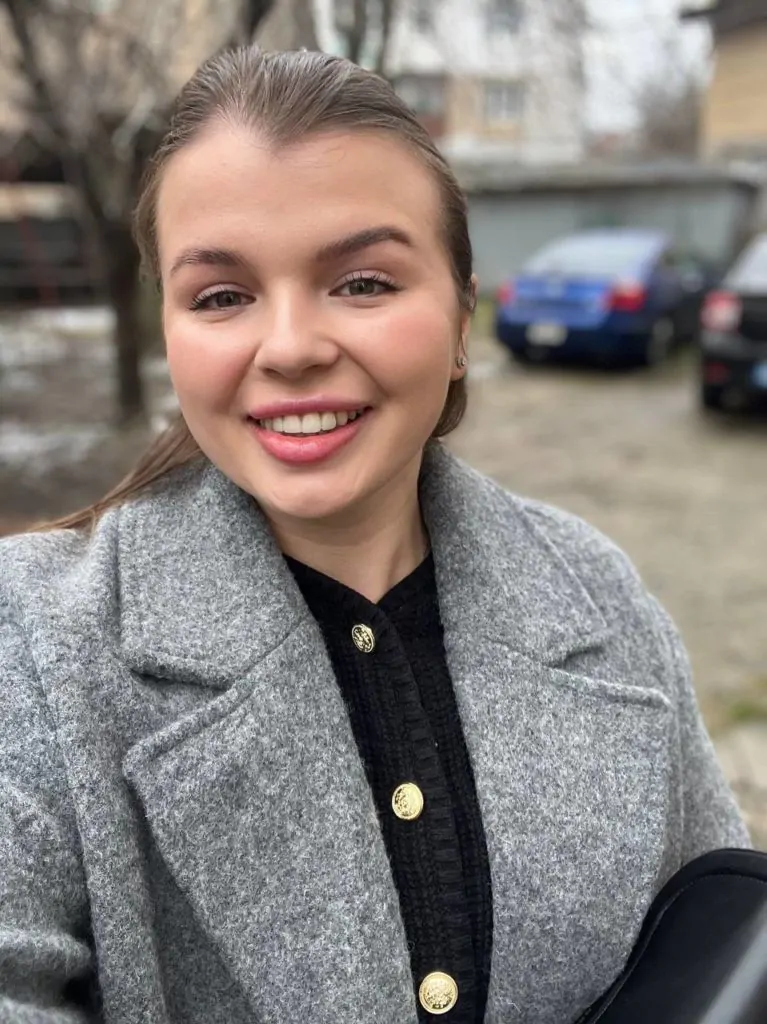 Красуня БУГу: кар'єристка Олена Брик родом з Володимирського району 9