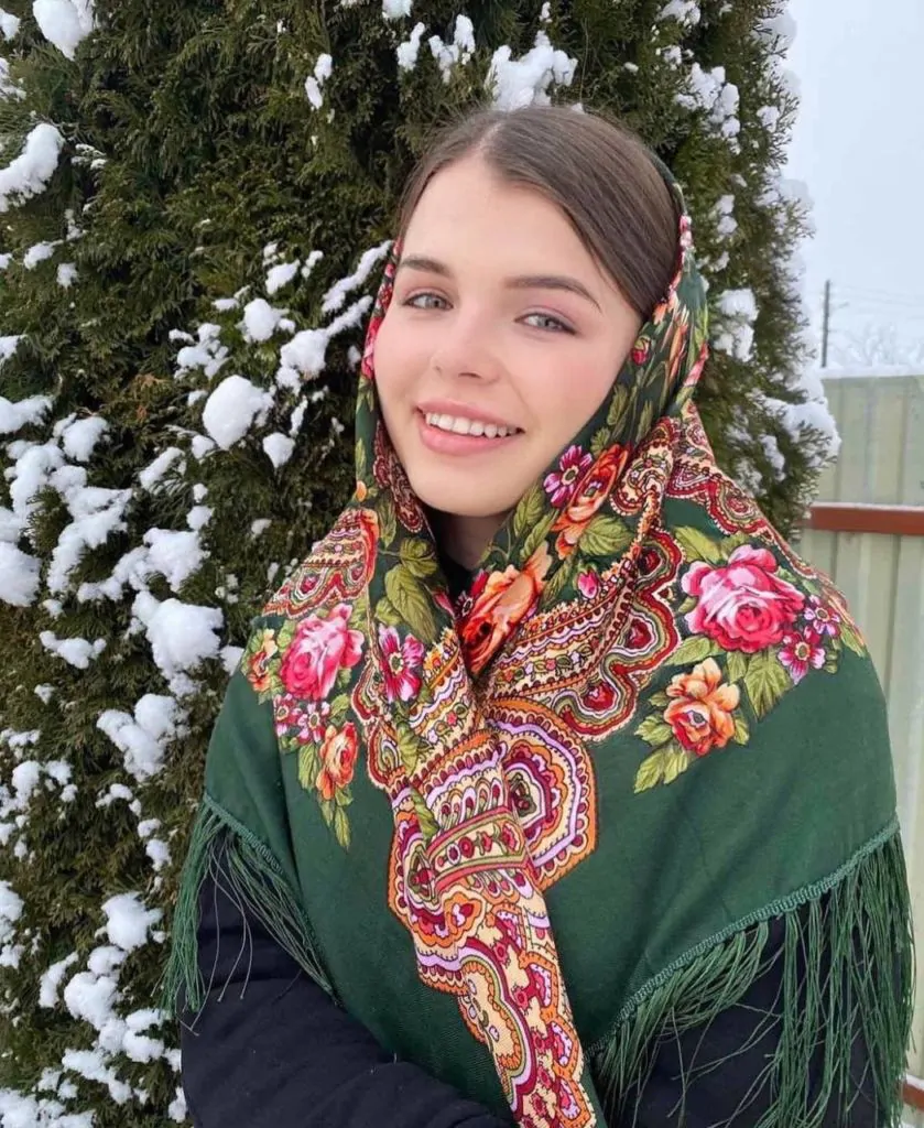 Красуня БУГу: кар'єристка Олена Брик родом з Володимирського району 14