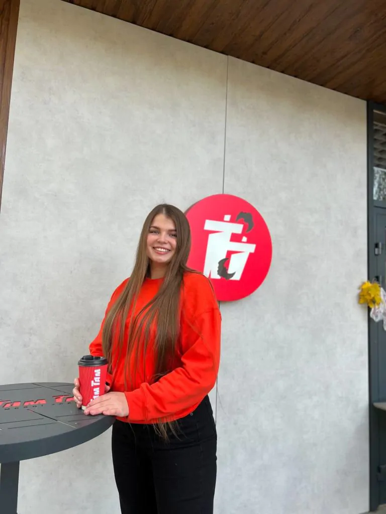 Красуня БУГу: кар'єристка Олена Брик родом з Володимирського району 20