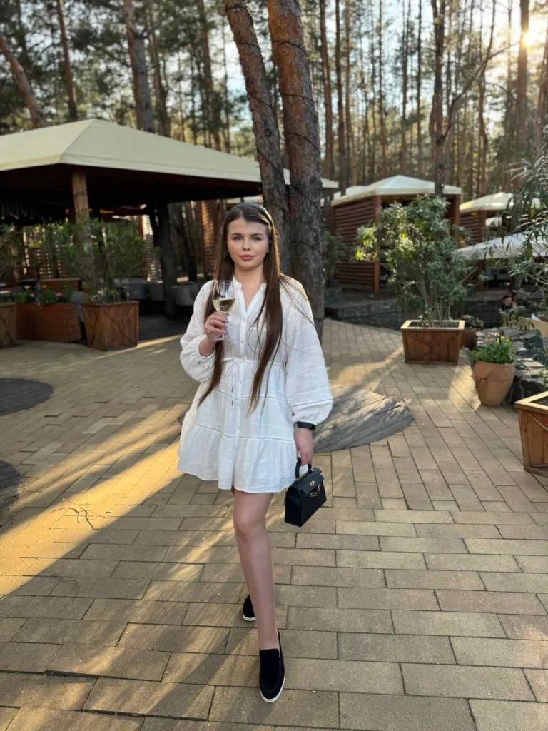 Красуня БУГу: кар'єристка Олена Брик родом з Володимирського району 12