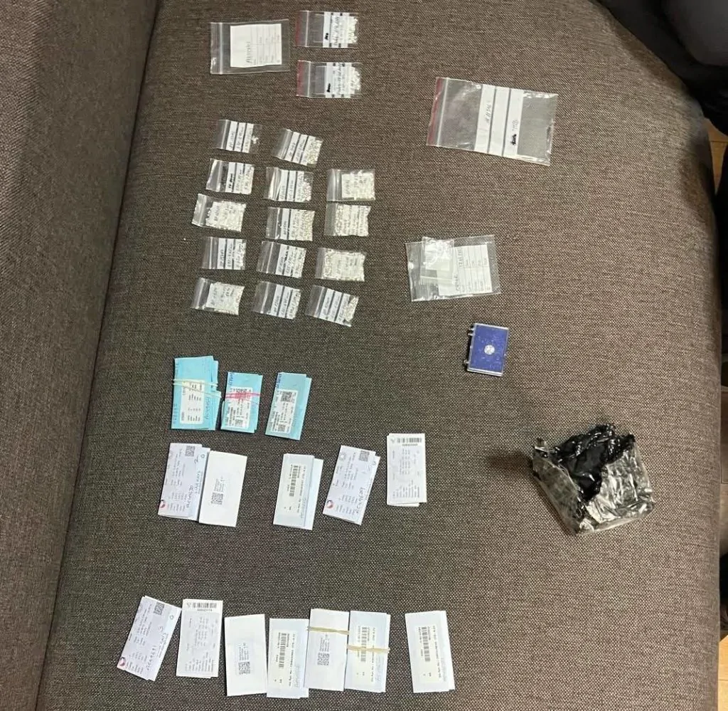 На Ягодині виявили контрабанду з 28 тисячами ймовірних діамантів 5