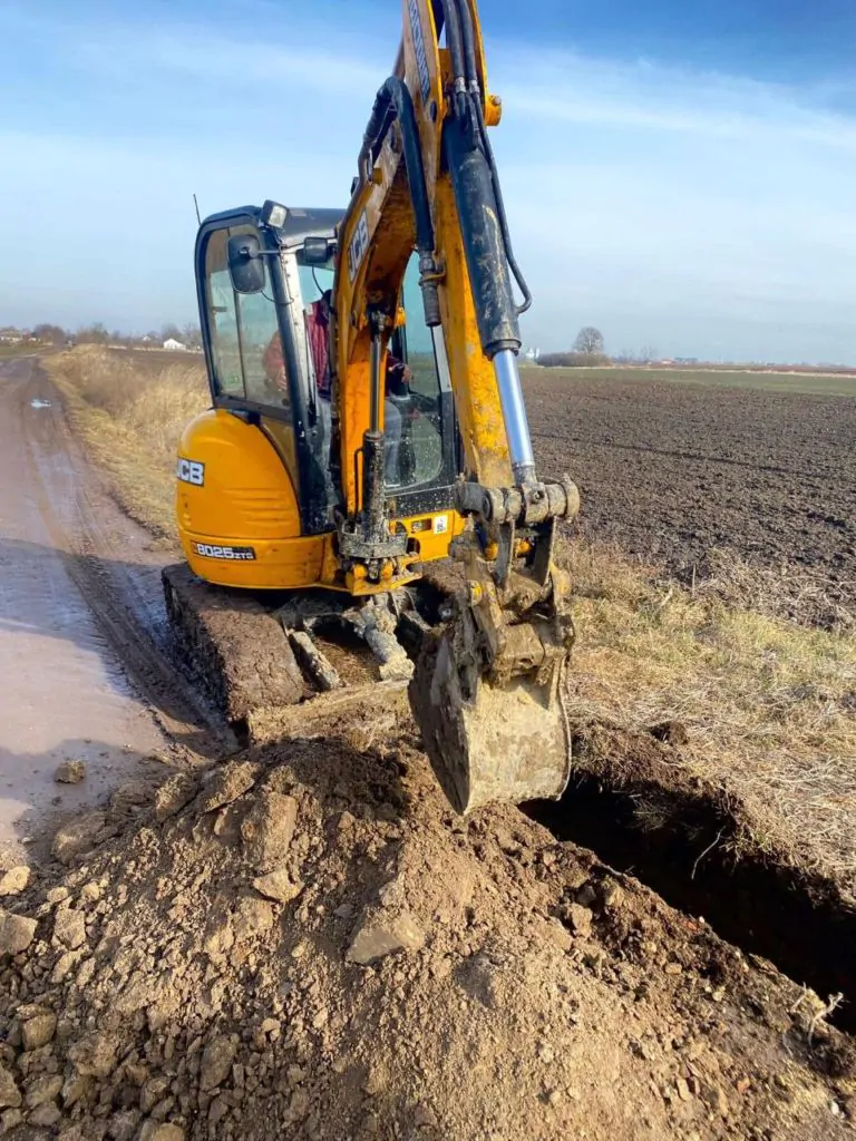 У селі Заріччя на ще одній вулиці прокладають новий водогін 2