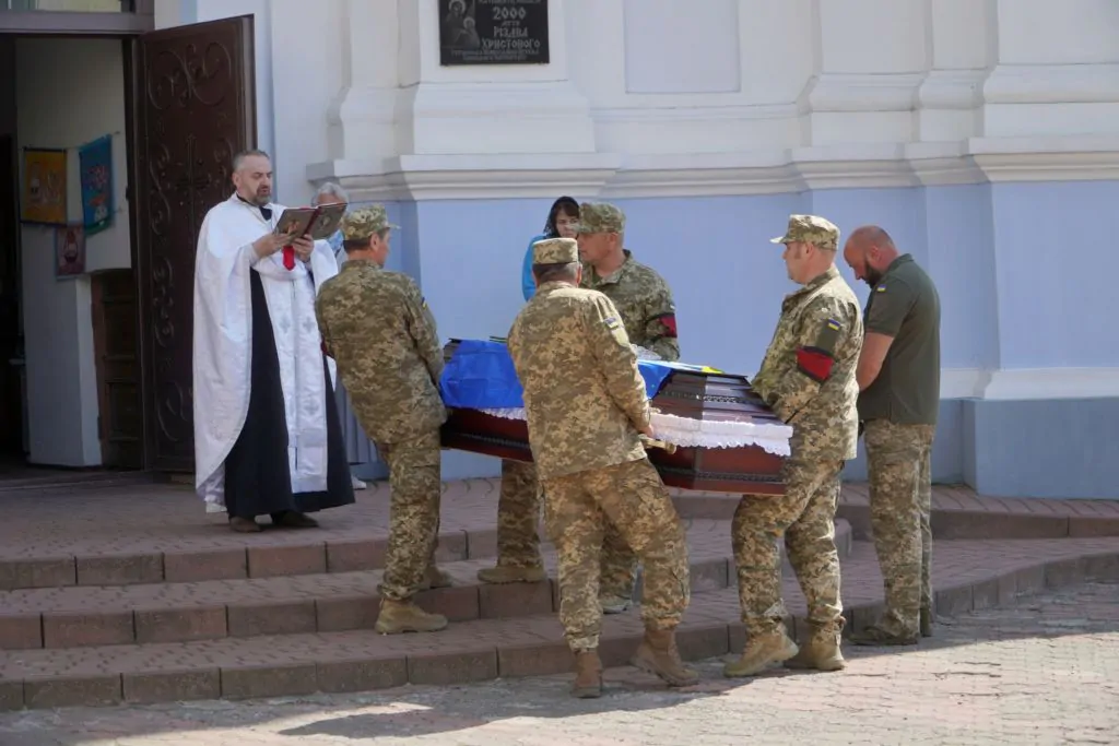 Володимирська громада провела в останню путь 21-річного Героя Любомира Картишева 1