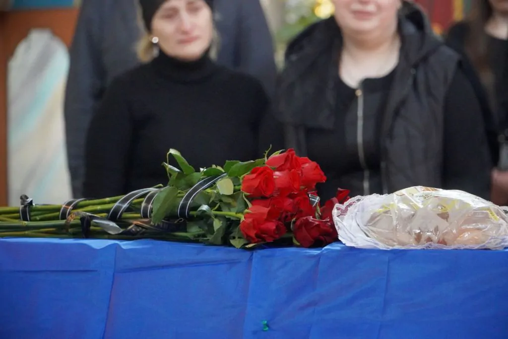 Володимирська громада провела в останню путь 21-річного Героя Любомира Картишева 3