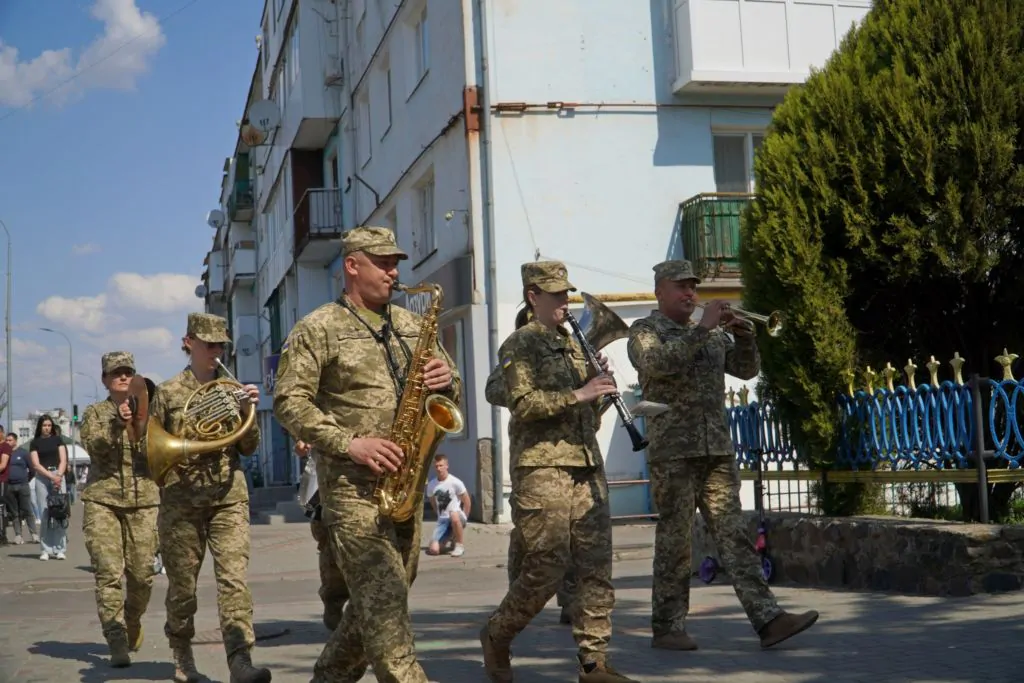 Володимирська громада провела в останню путь 21-річного Героя Любомира Картишева 5