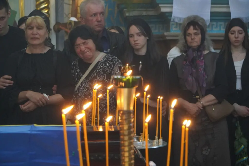 Володимирська громада провела в останню путь 21-річного Героя Любомира Картишева 6