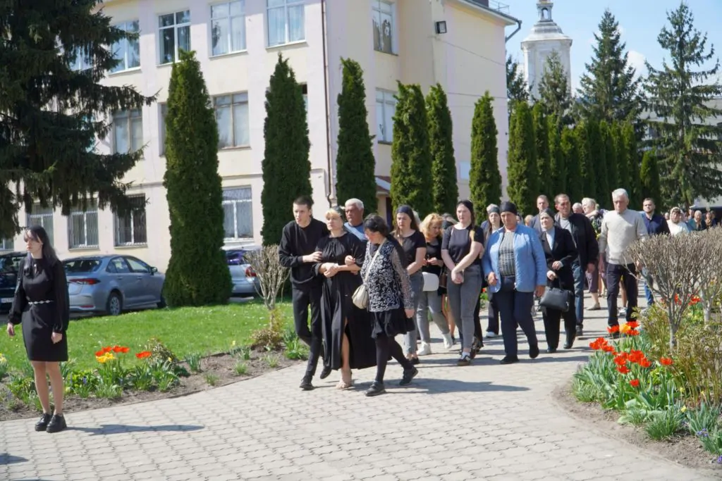 Володимирська громада провела в останню путь 21-річного Героя Любомира Картишева 10